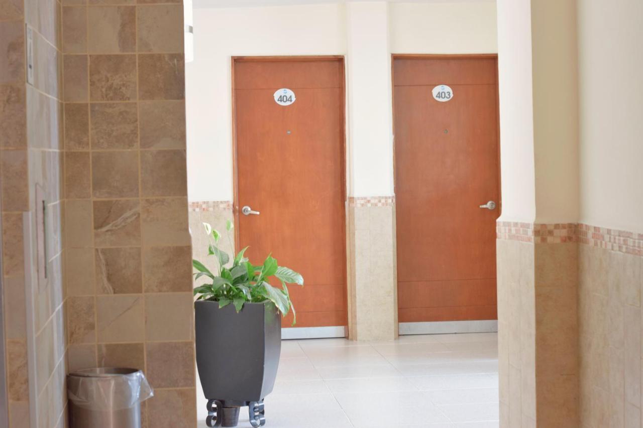 לאון Hotel Niza Zona Piel מראה חיצוני תמונה
