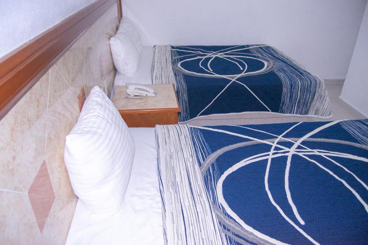 לאון Hotel Niza Zona Piel מראה חיצוני תמונה