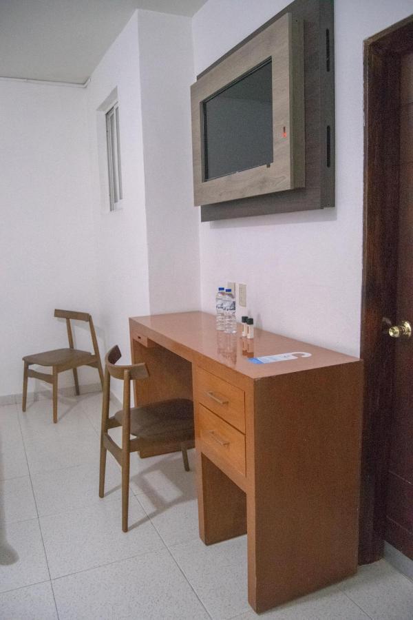 לאון Hotel Niza Zona Piel מראה חיצוני תמונה