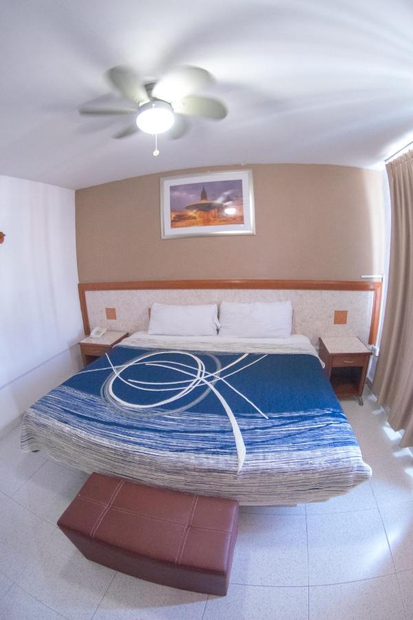 לאון Hotel Niza Zona Piel מראה חיצוני תמונה