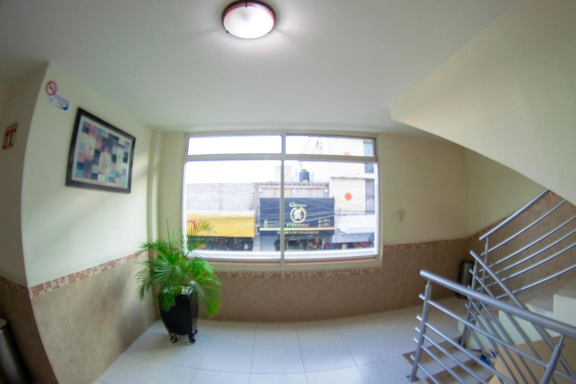 לאון Hotel Niza Zona Piel מראה חיצוני תמונה