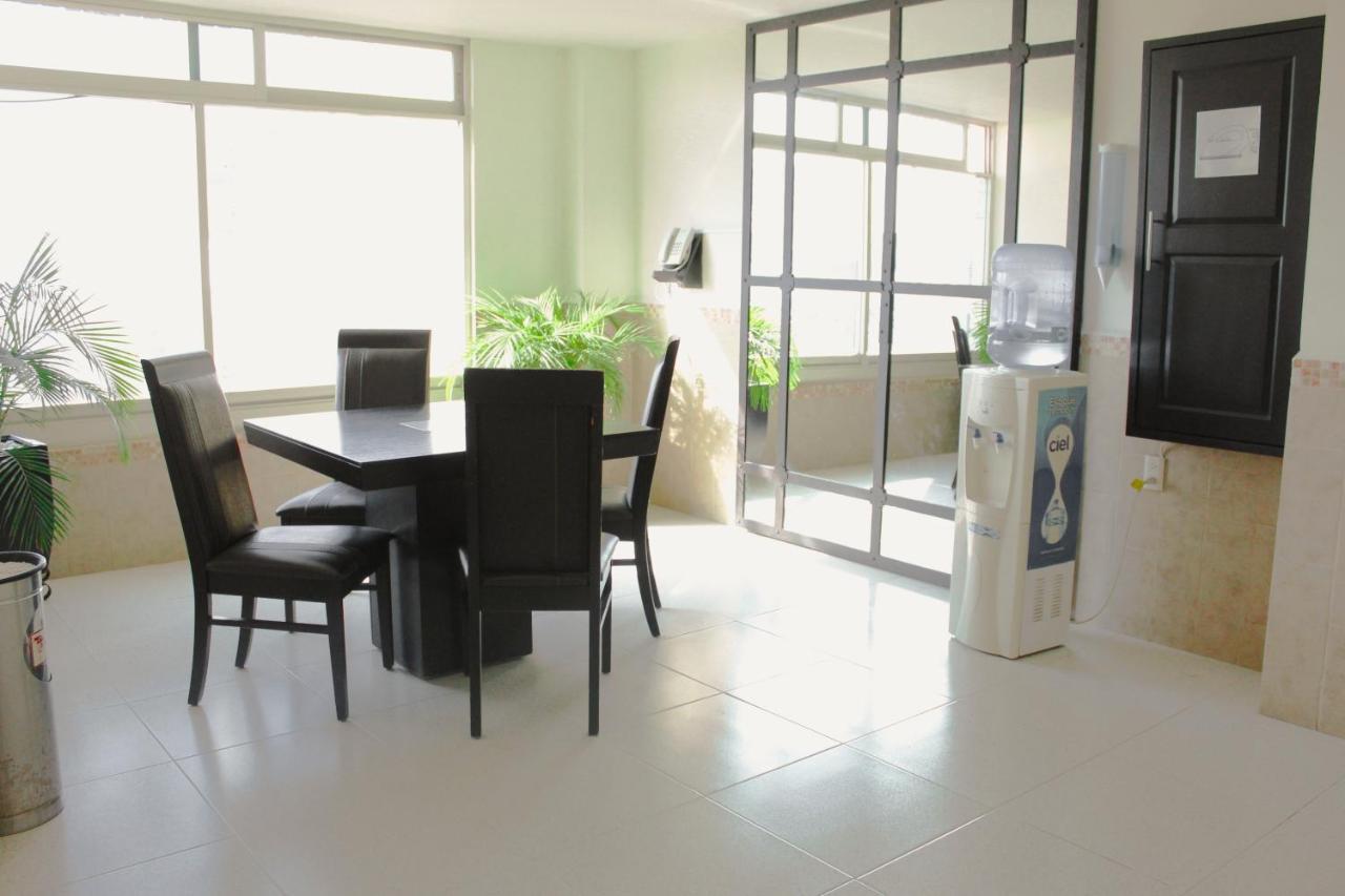 לאון Hotel Niza Zona Piel מראה חיצוני תמונה